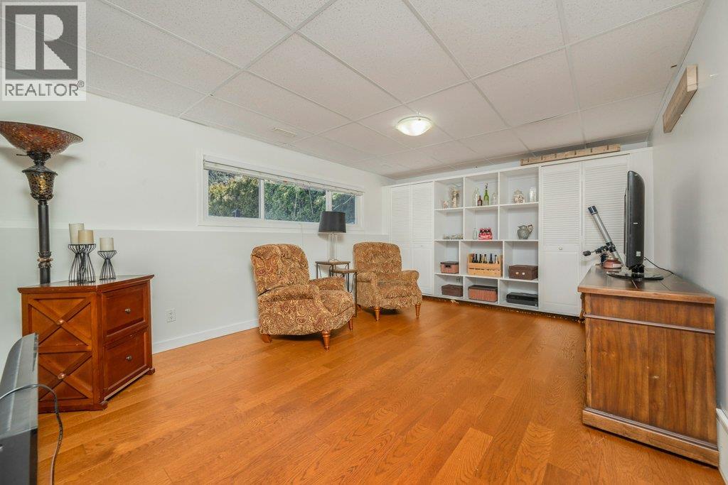 3211 Esquire Road, Ellison