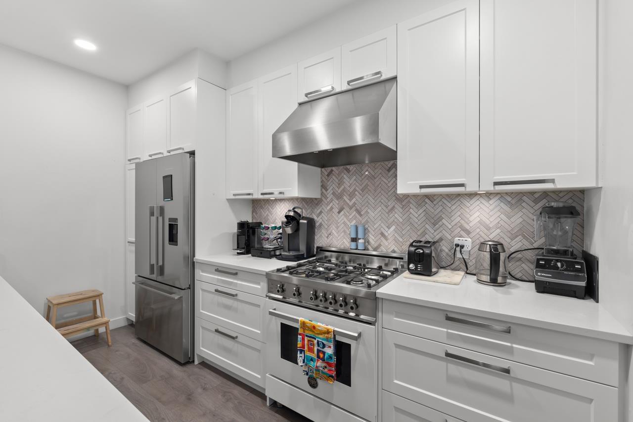 110 33540 MAYFAIR AVENUE