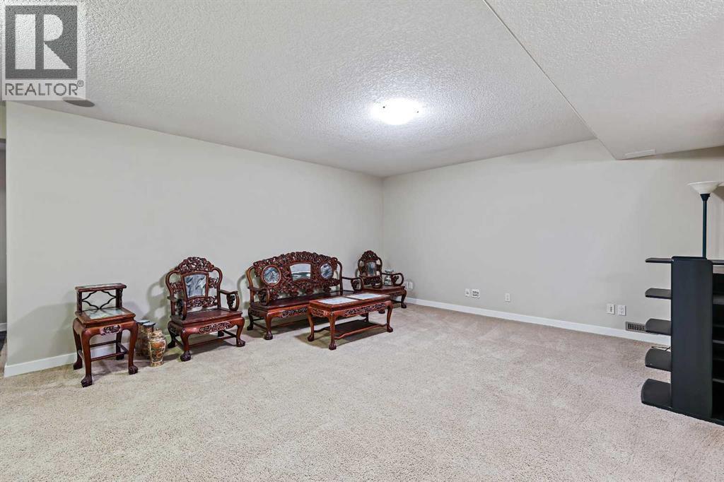 Single Family House for Sale in  Tuscany Estates Rise NW Tuscany Calgary 