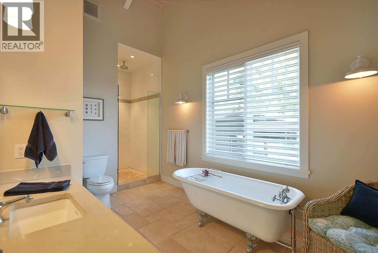 894 MARINE DRIVE, Gibsons