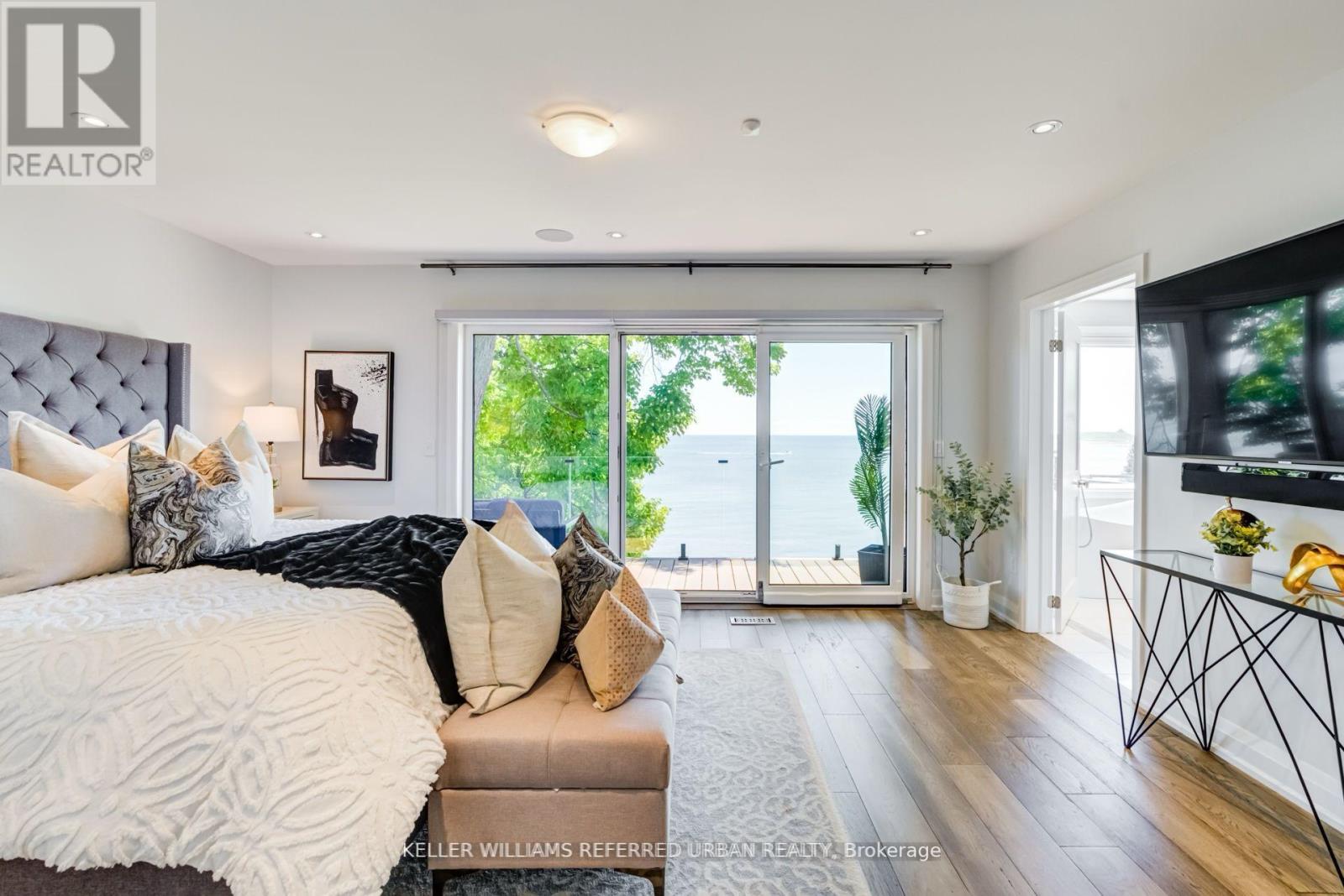 399 LAKE PROMENADE - 28