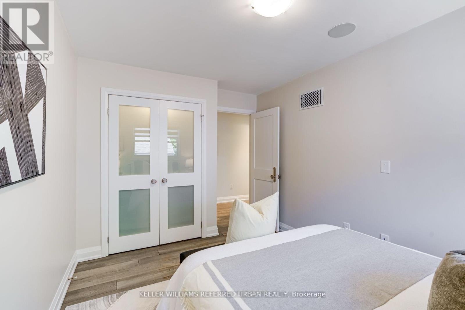399 LAKE PROMENADE - 40