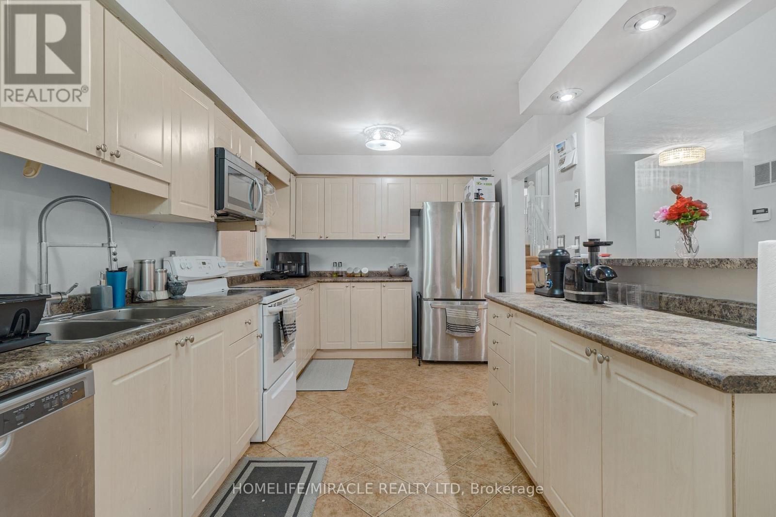 2 ENVOY BOULEVARD - 10