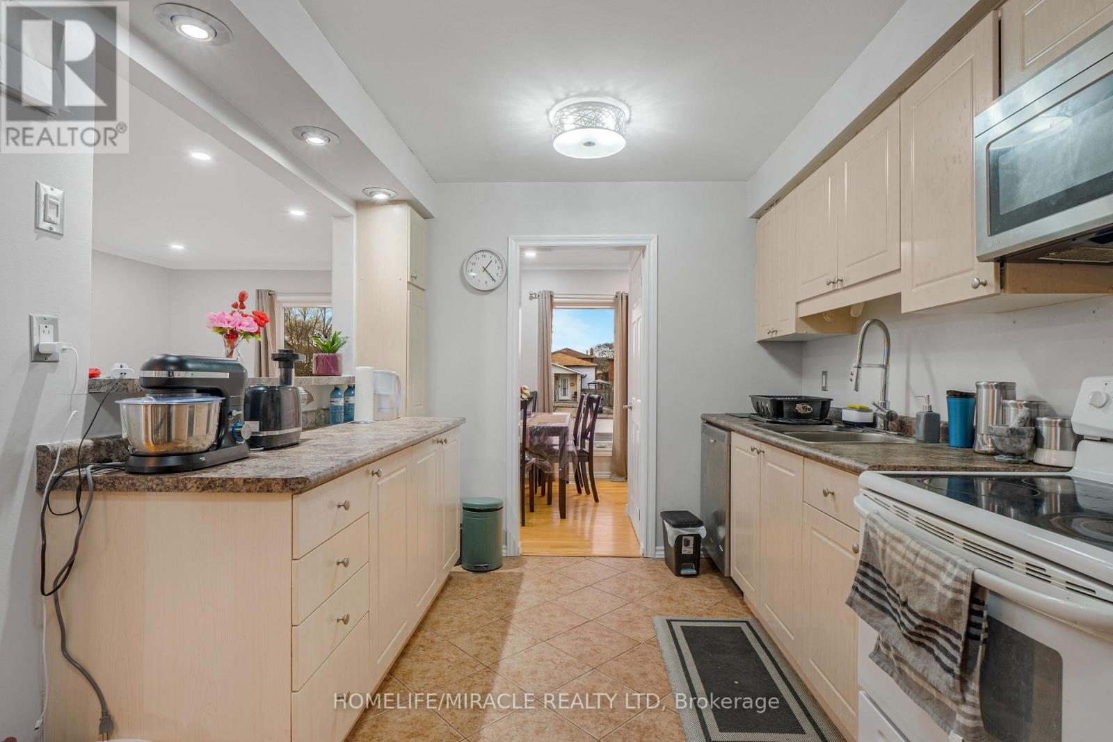 2 ENVOY BOULEVARD - 11