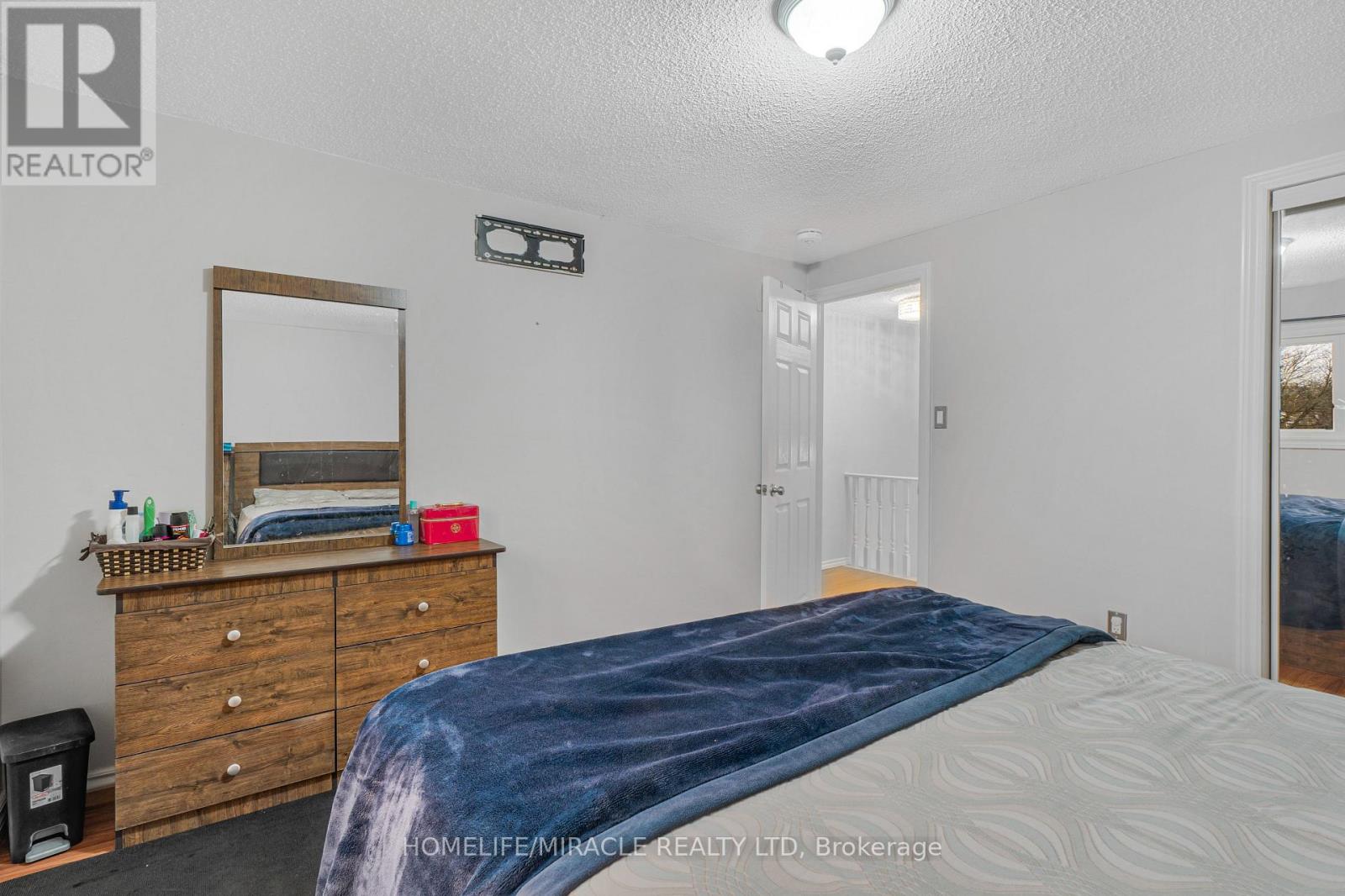2 ENVOY BOULEVARD - 20