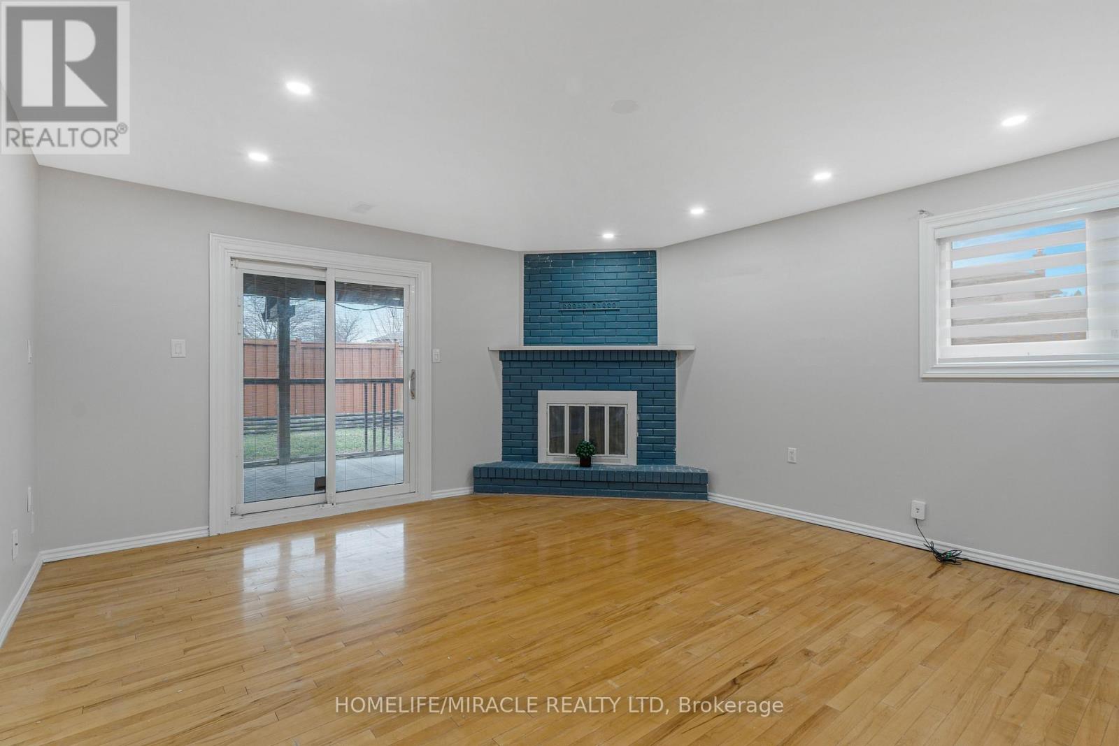 2 ENVOY BOULEVARD - 25