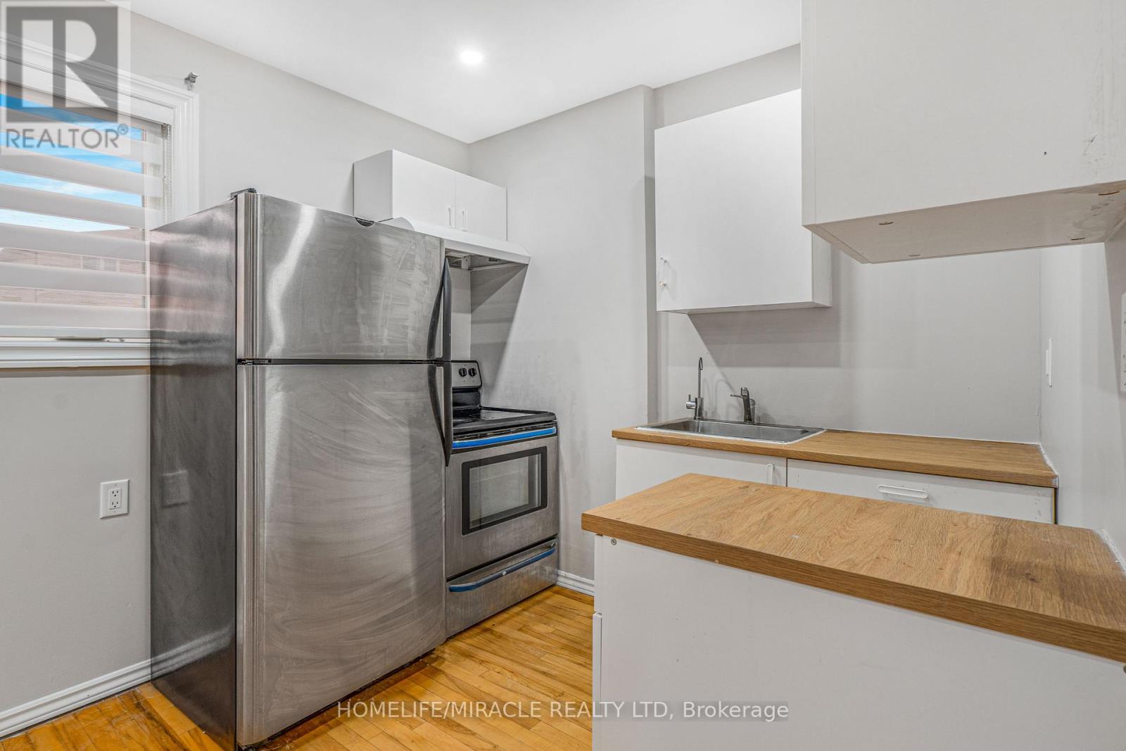 2 ENVOY BOULEVARD - 28