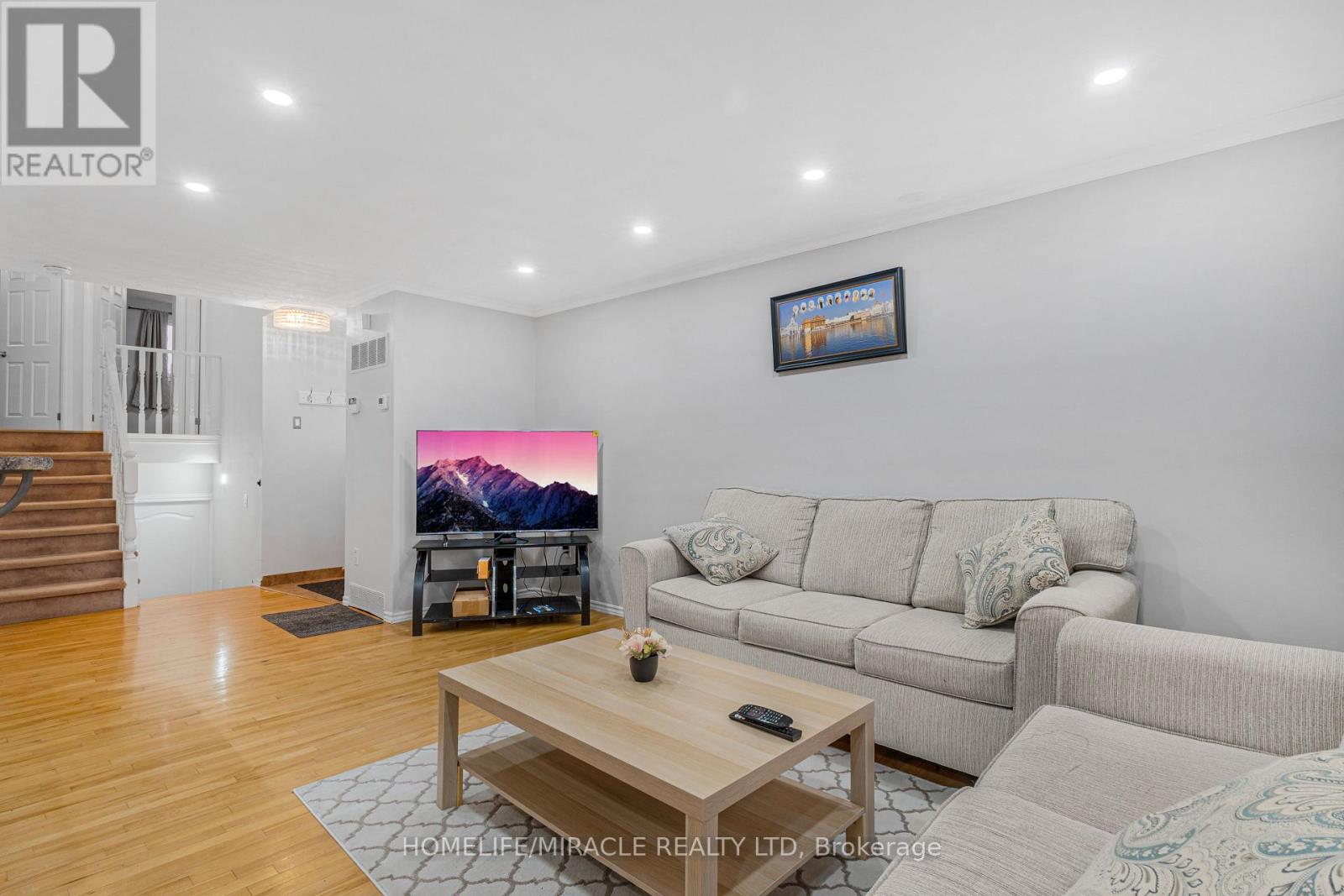 2 ENVOY BOULEVARD - 7