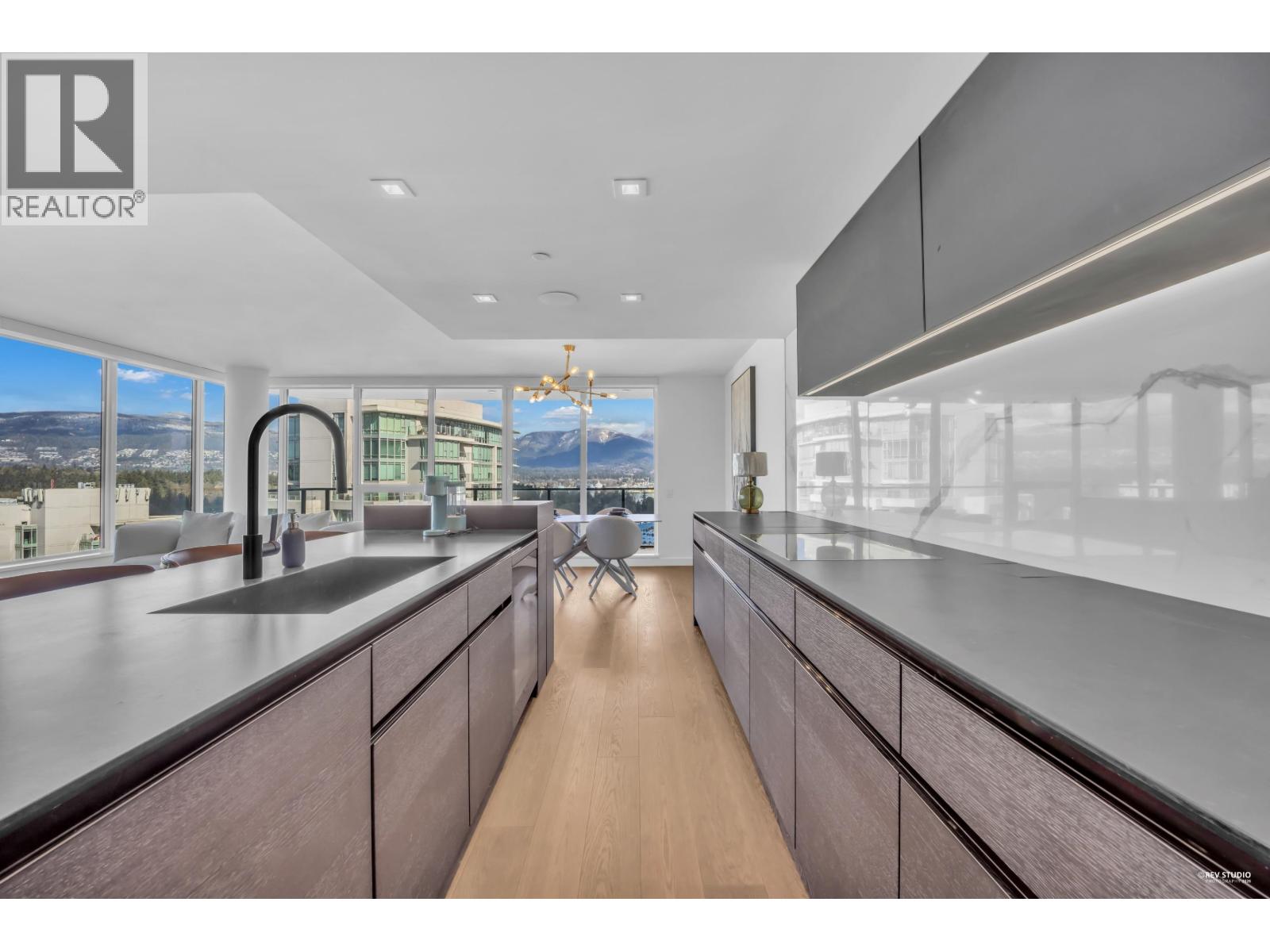 2001 620 CARDERO STREET, Vancouver