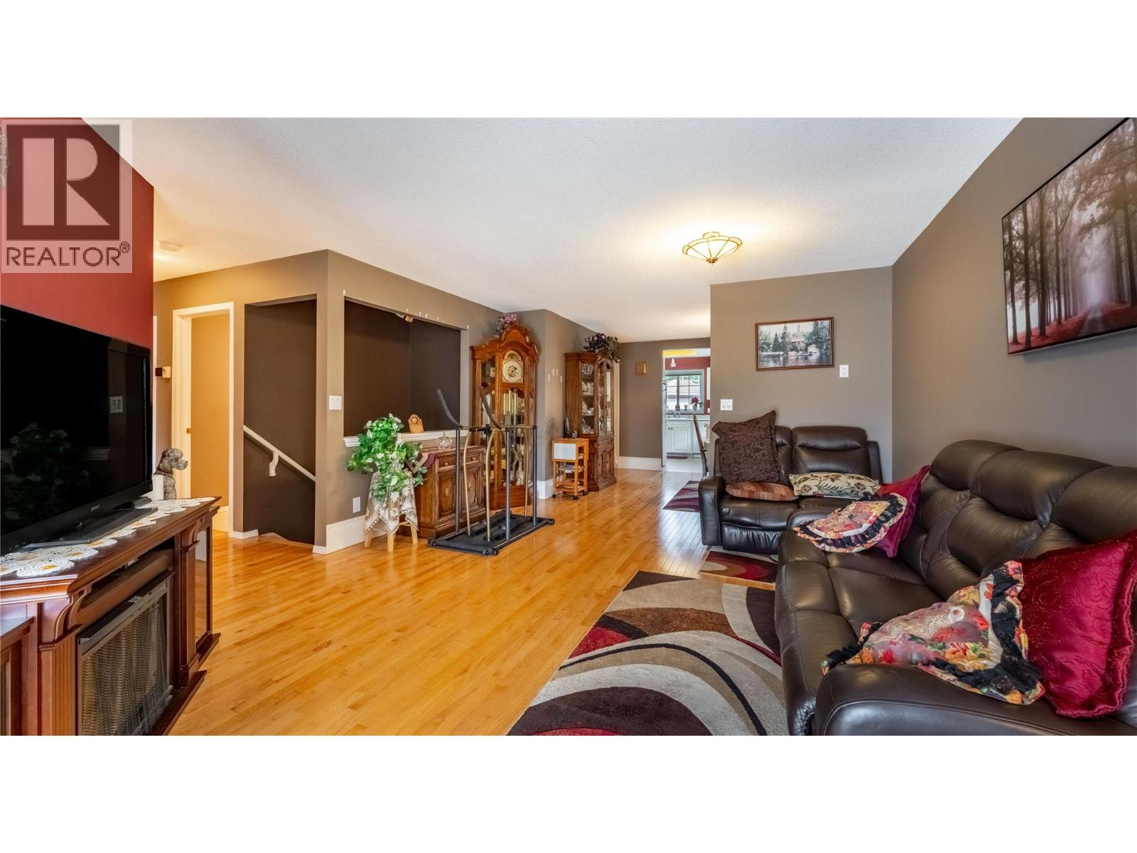 #37 310 6TH AVENUE S - 10