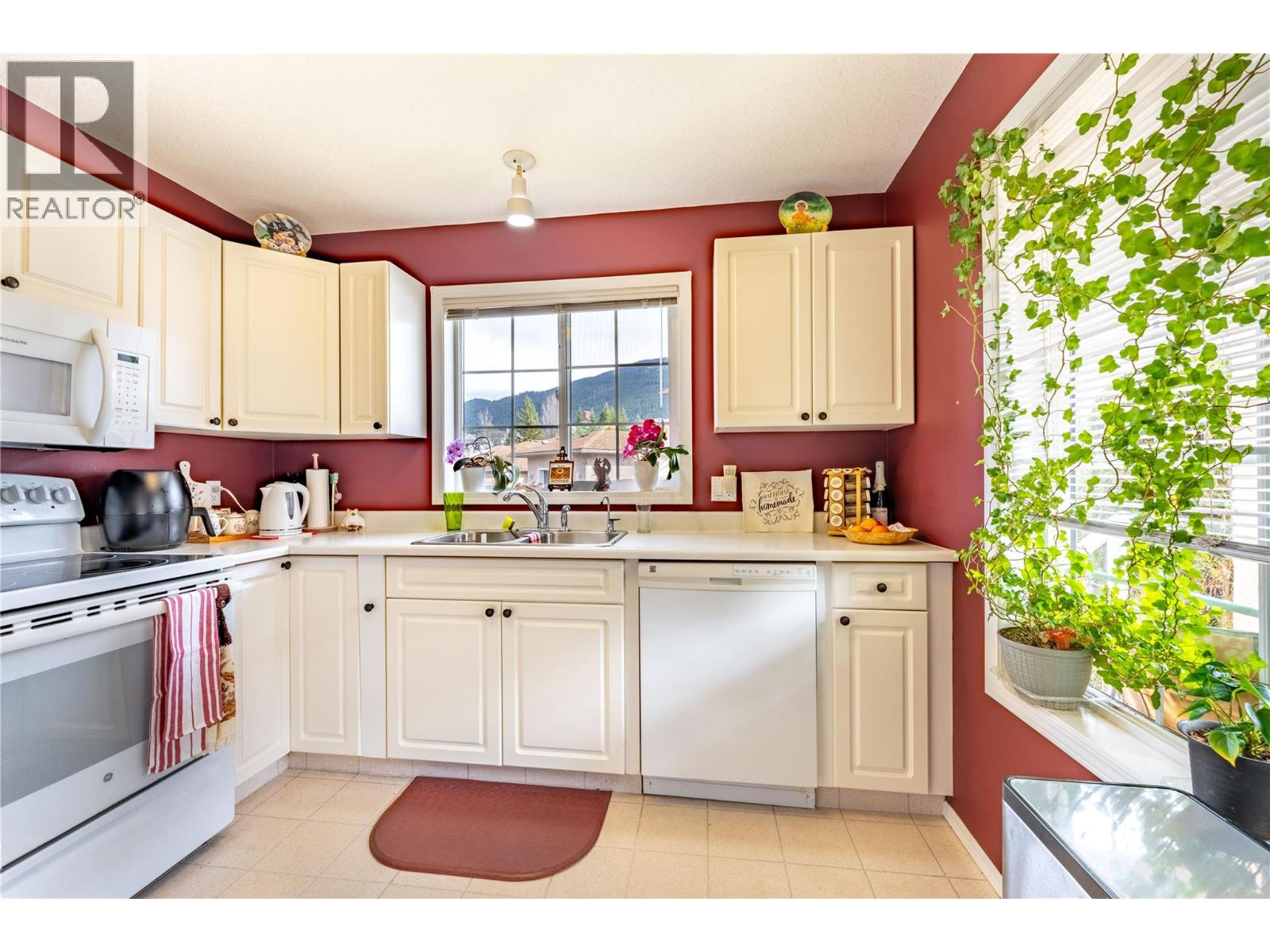 #37 310 6TH AVENUE S - 8