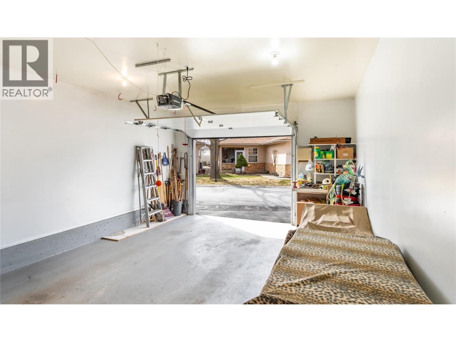 #37 310 6TH AVENUE S - 21