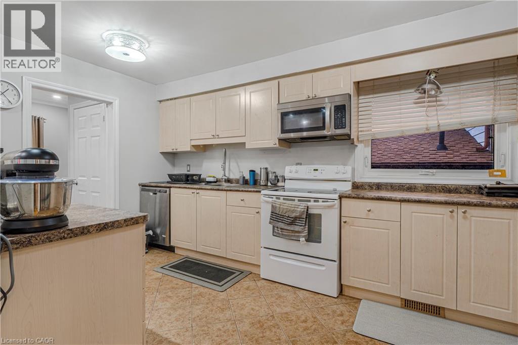 2 ENVOY Boulevard - 11
