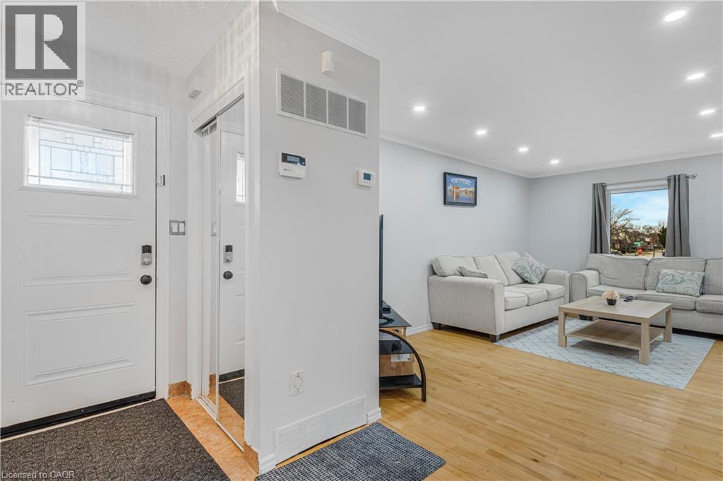 2 ENVOY Boulevard - 4
