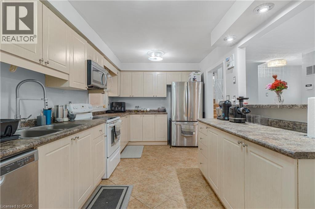 2 ENVOY Boulevard - 9