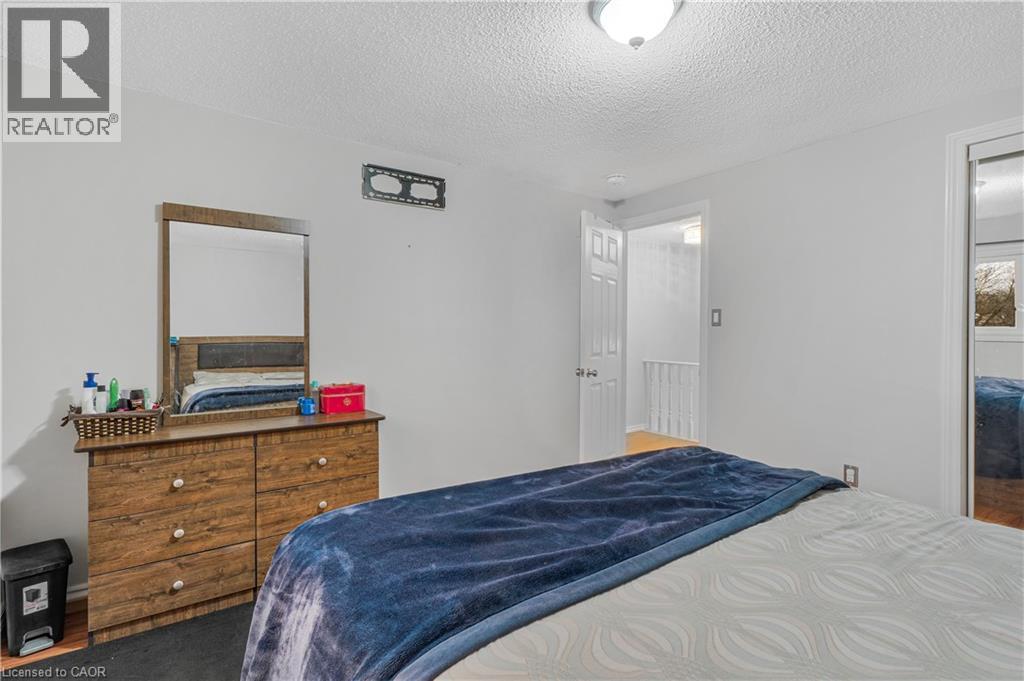 2 ENVOY Boulevard - 19