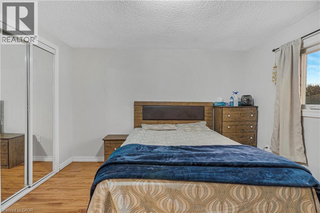 2 ENVOY Boulevard - 20
