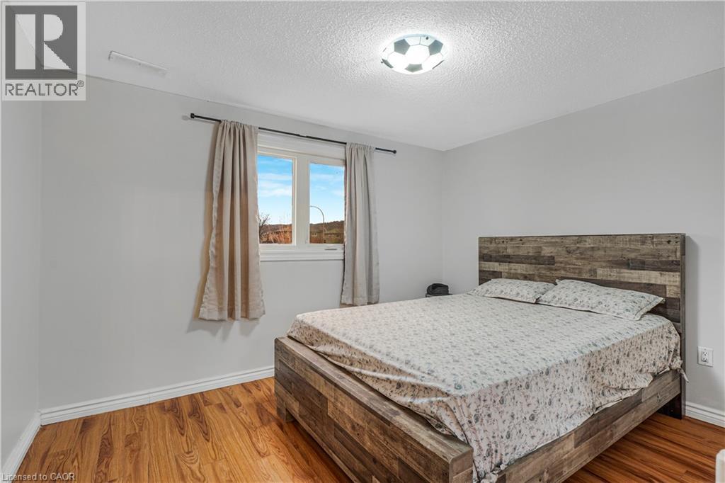 2 ENVOY Boulevard - 16
