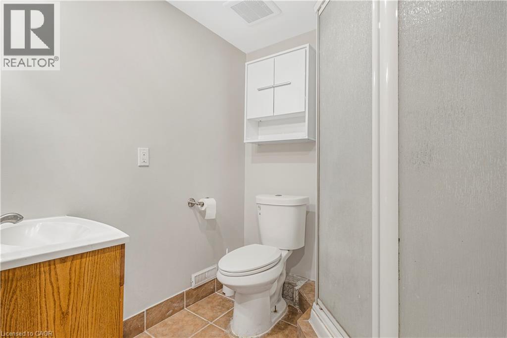2 ENVOY Boulevard - 23