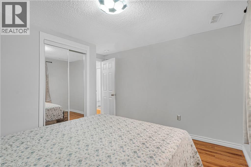 2 ENVOY Boulevard - 17