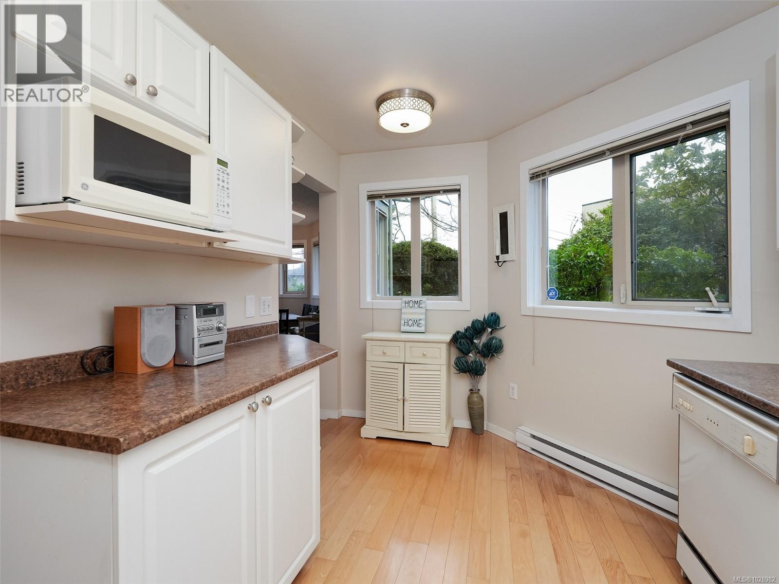 #104 1687 POPLAR AVE - 13