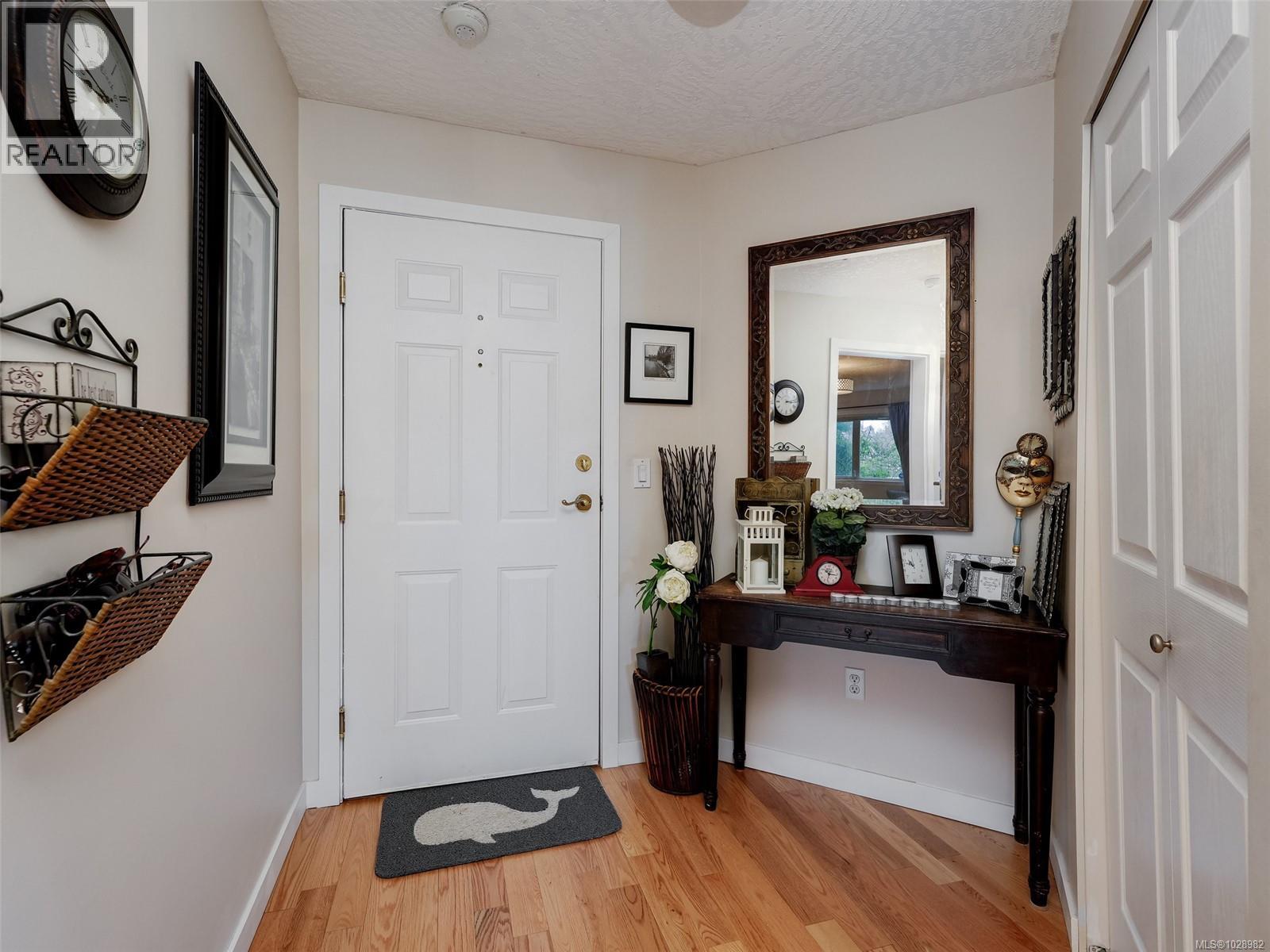 #104 1687 POPLAR AVE - 24