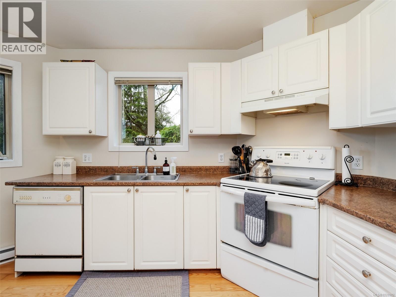 #104 1687 POPLAR AVE - 12