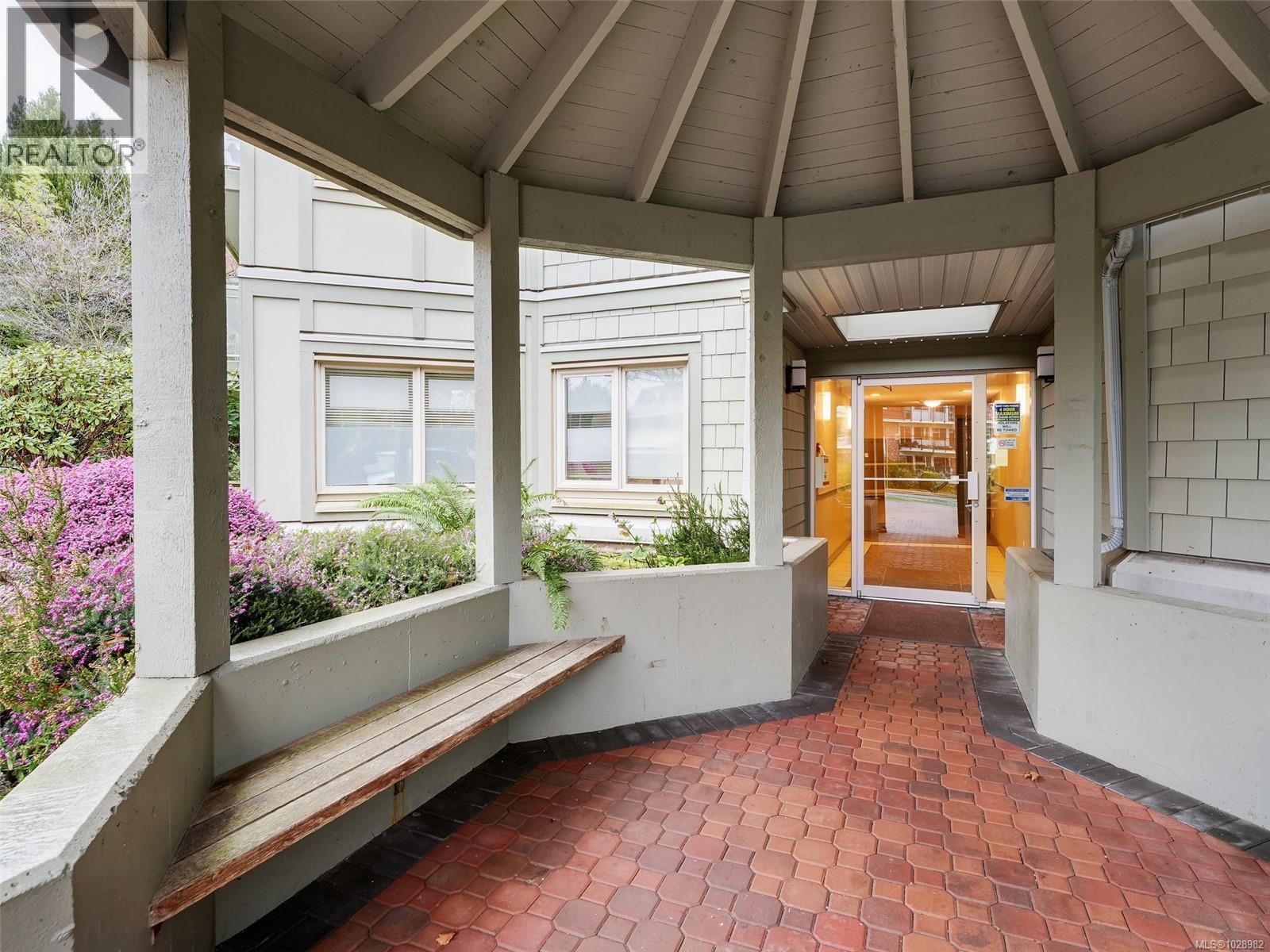 #104 1687 POPLAR AVE - 29