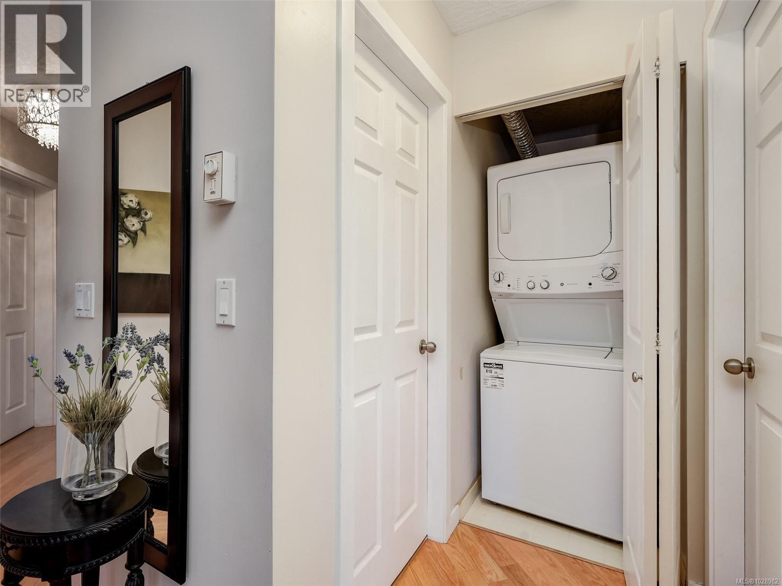 #104 1687 POPLAR AVE - 25