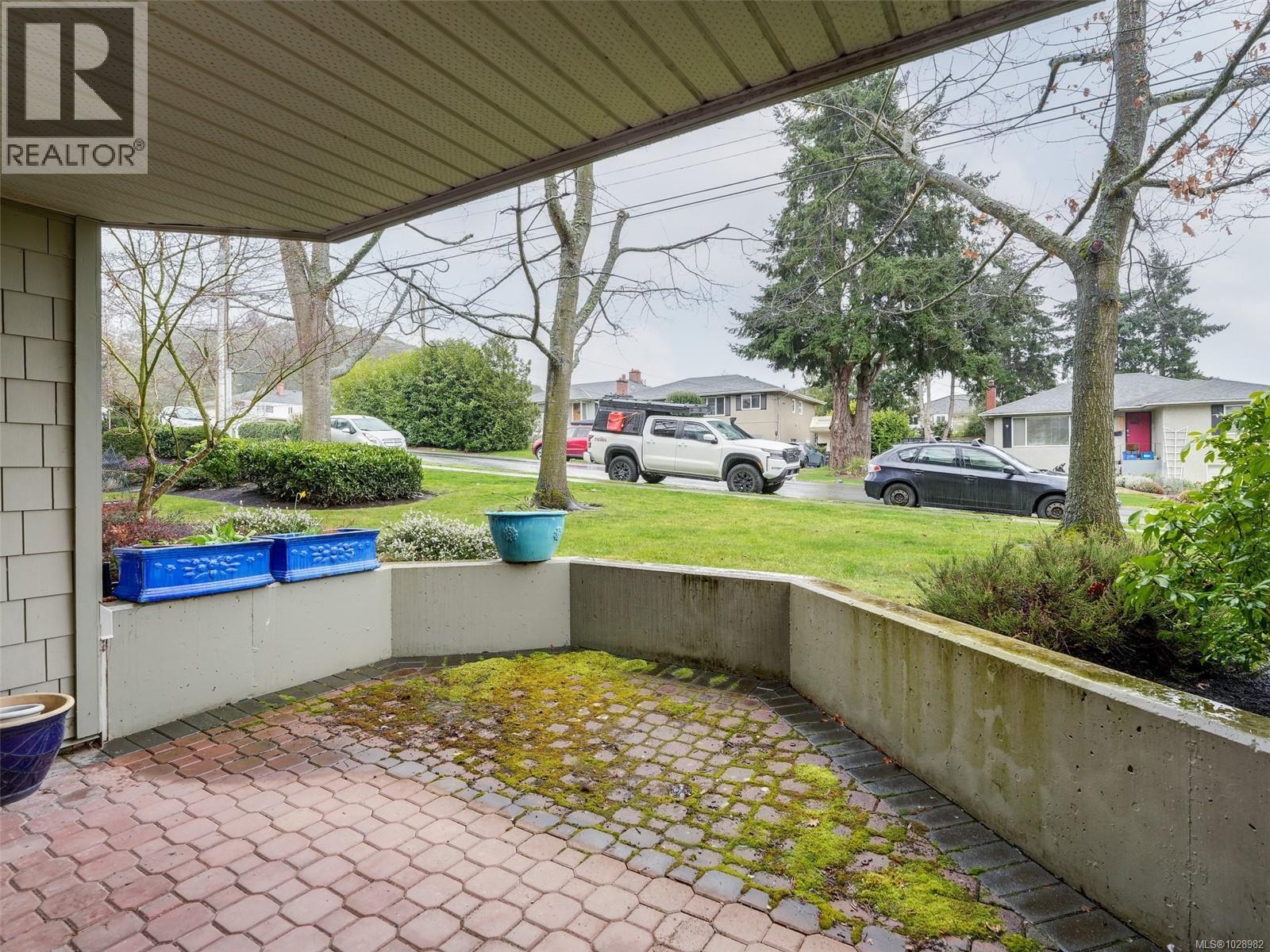 #104 1687 POPLAR AVE - 26