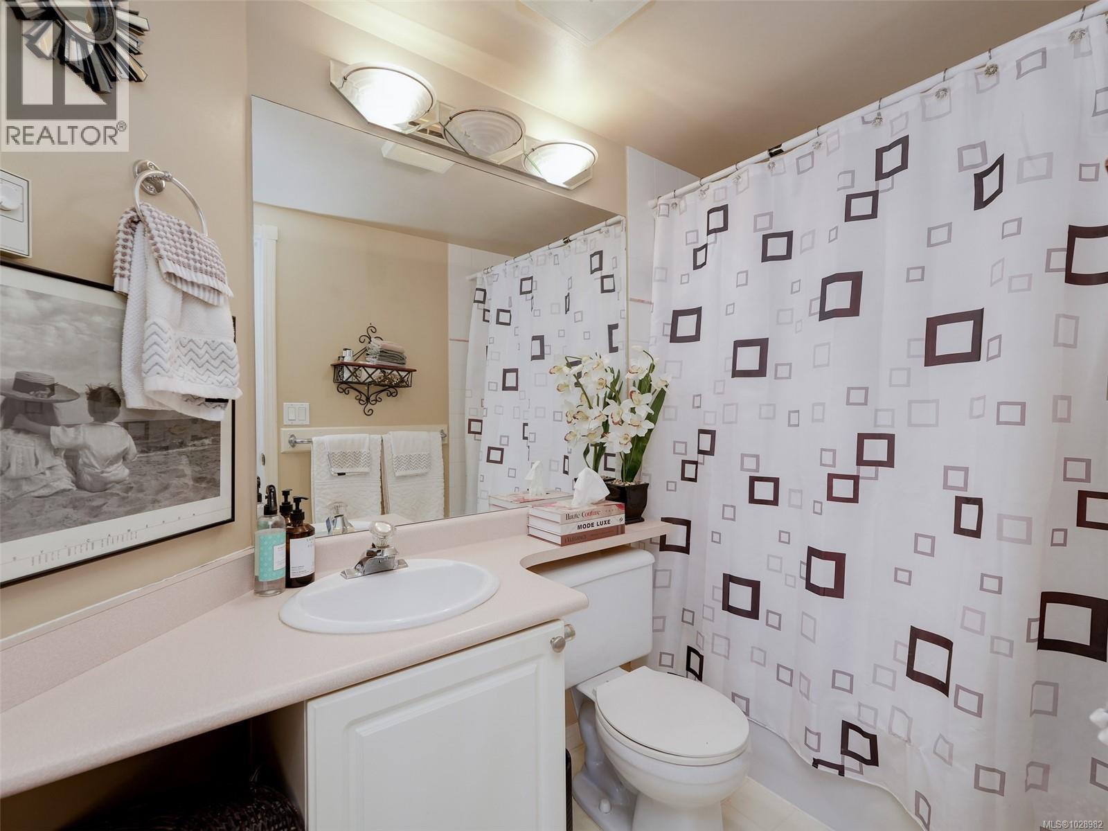 #104 1687 POPLAR AVE - 23