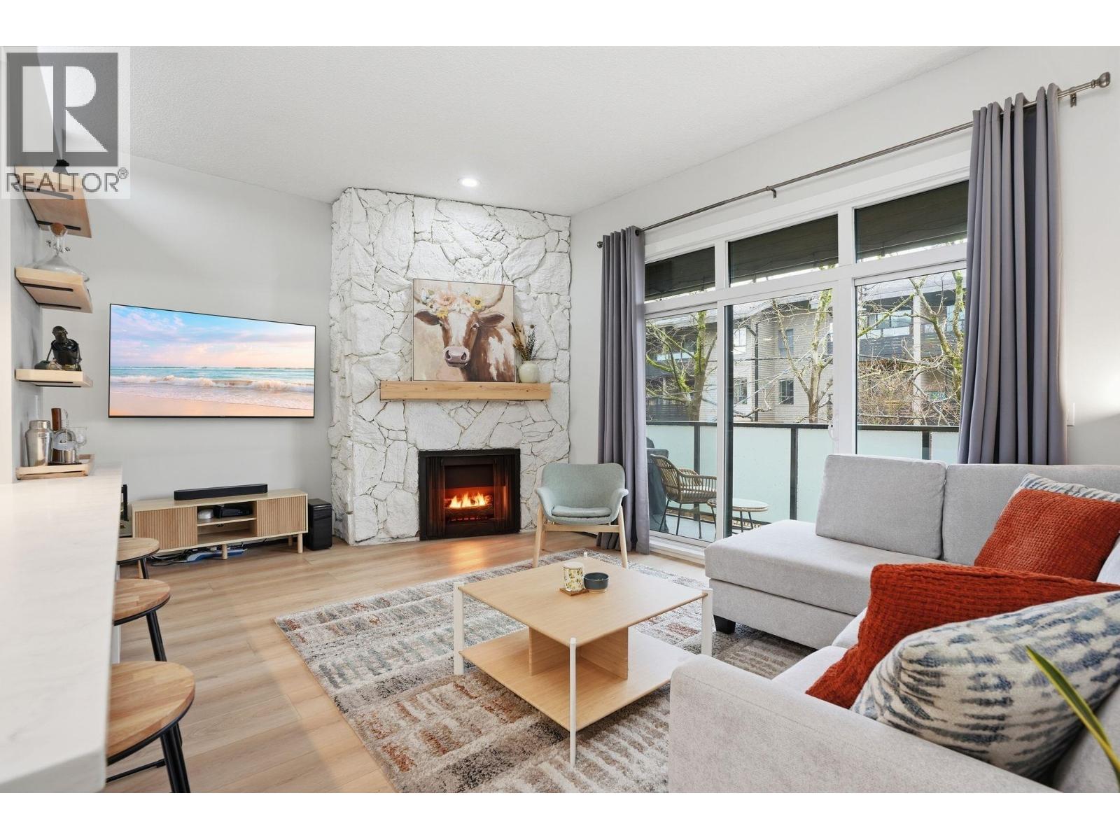 303 1516 CHARLES Street - photo 2