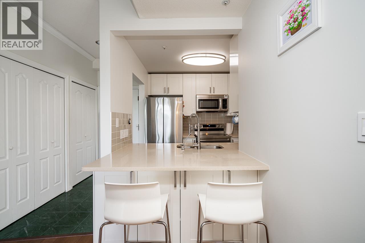 204 1765 MARINE DRIVE, West Vancouver