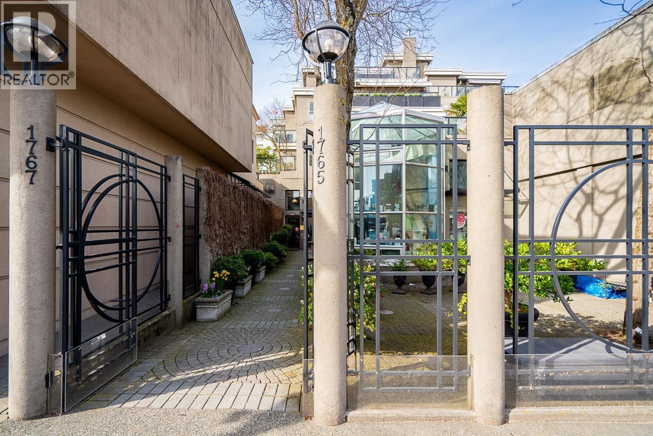 204 1765 MARINE DRIVE, West Vancouver