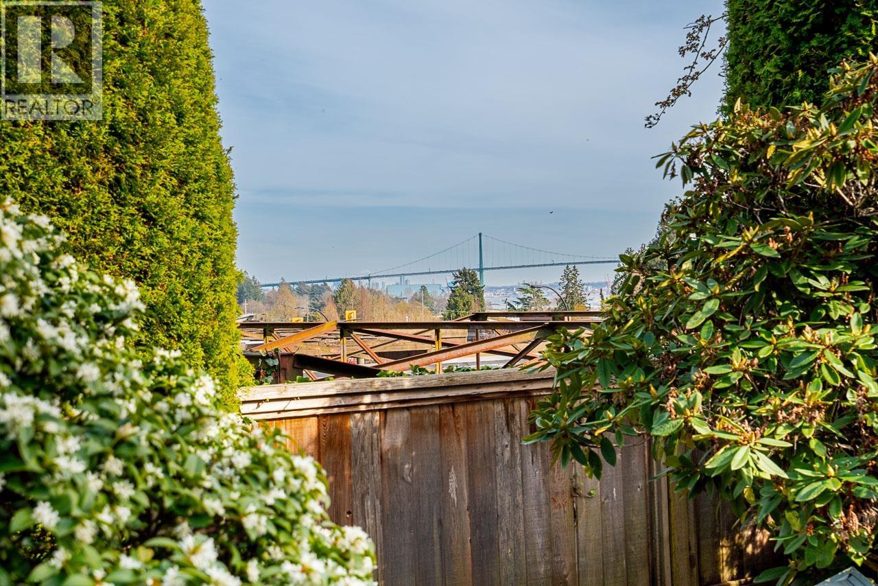 204 1765 MARINE DRIVE, West Vancouver