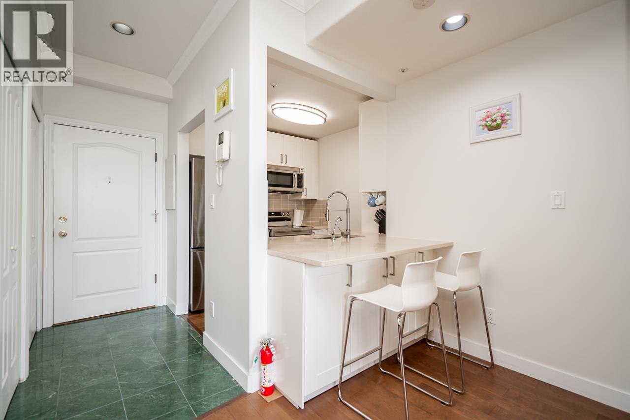 204 1765 MARINE DRIVE, West Vancouver