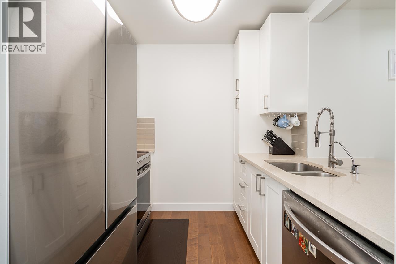 204 1765 MARINE DRIVE, West Vancouver