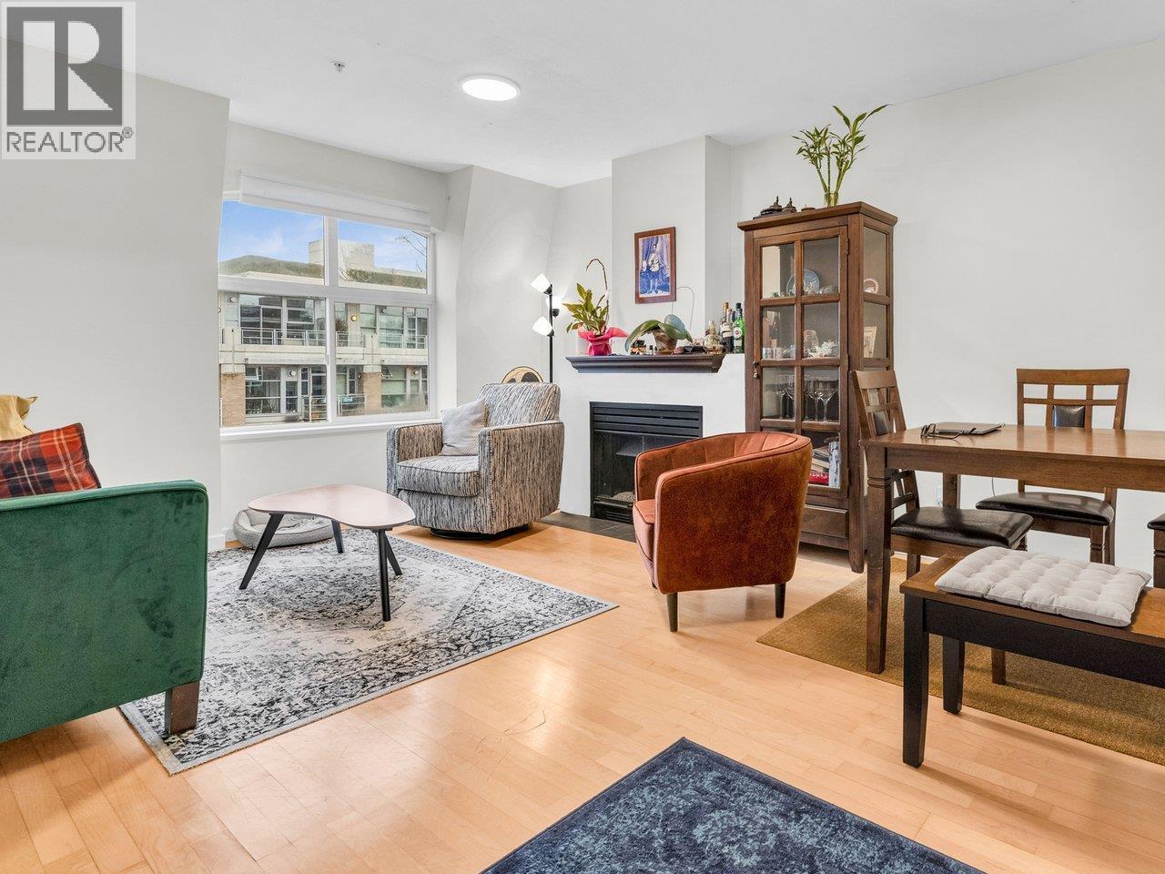 102 3349 DUNBAR STREET