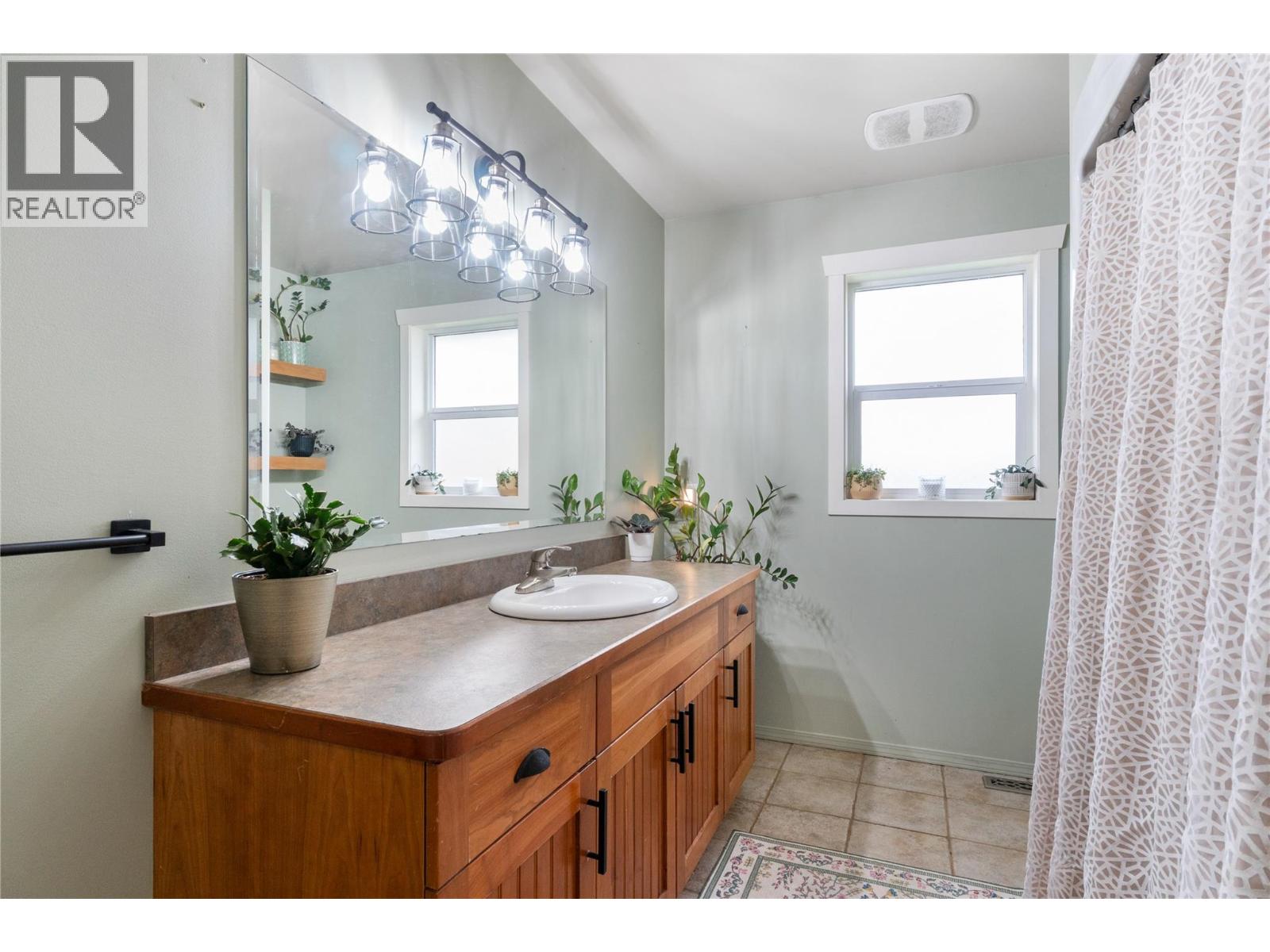 3960 50 Street NE, Salmon Arm