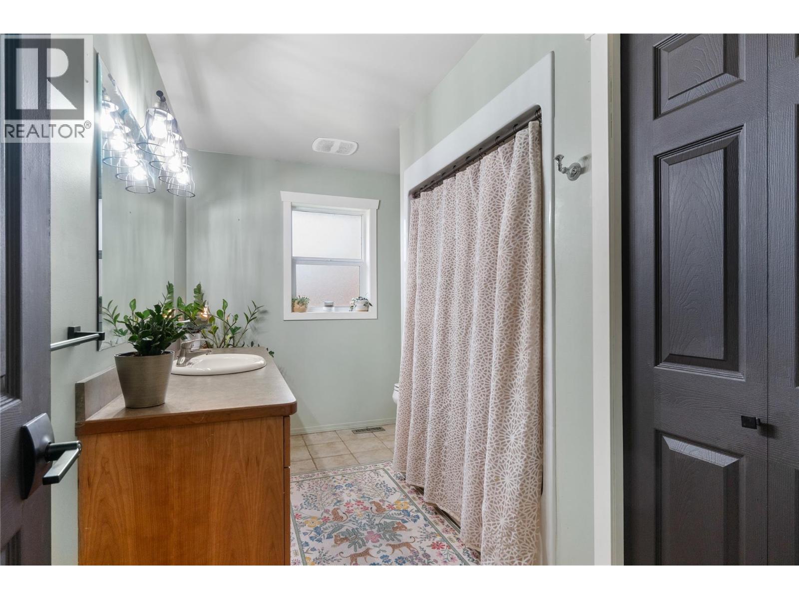 3960 50 Street NE, Salmon Arm