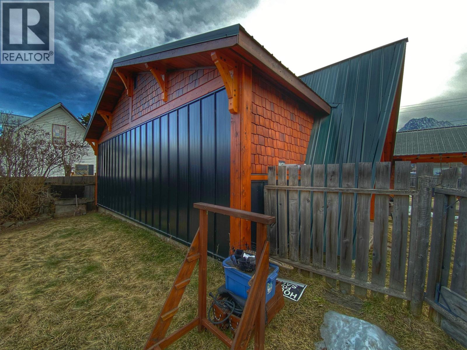 1505 HANKIN Street, Hazelton