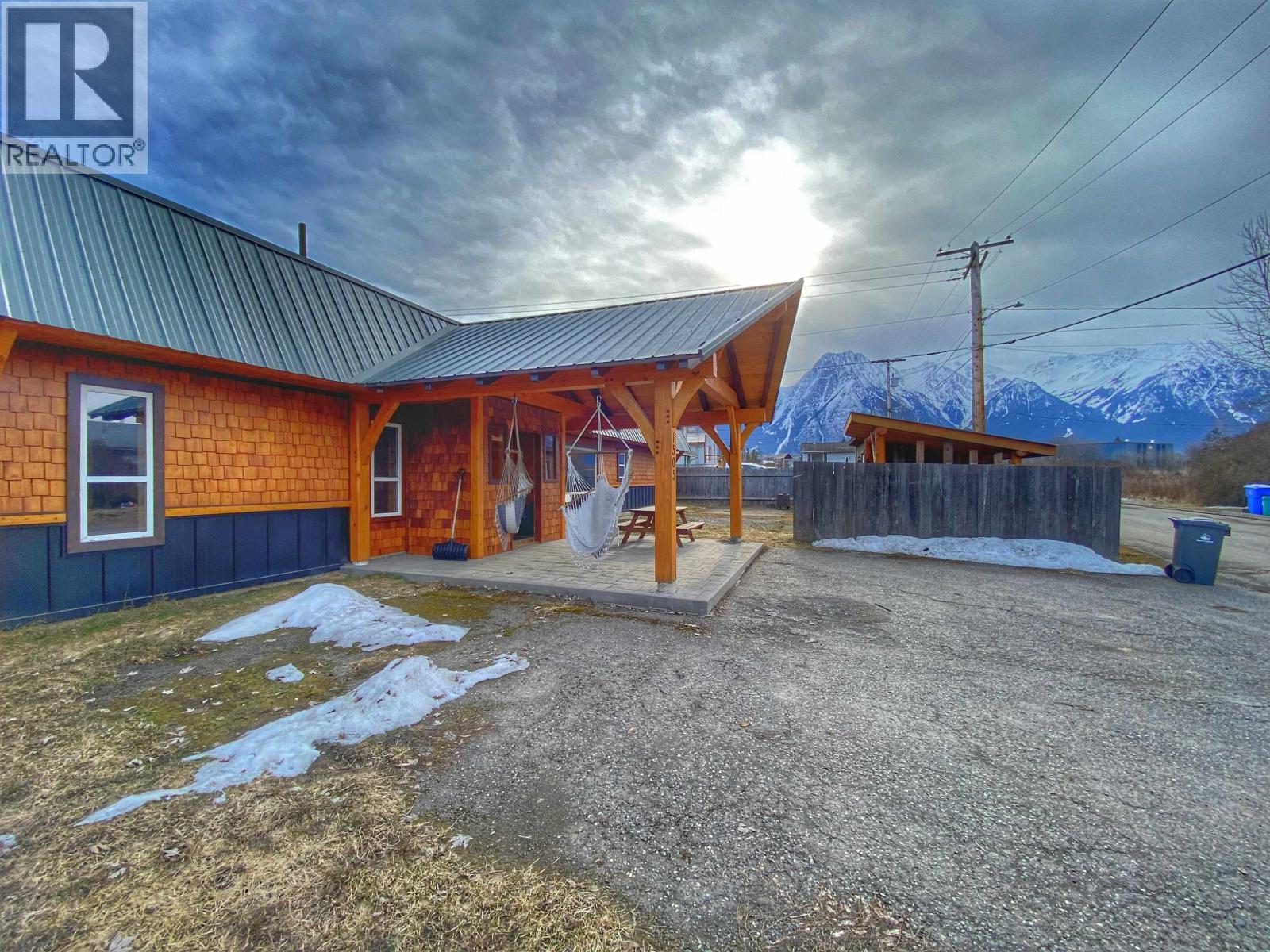 1505 HANKIN Street, Hazelton