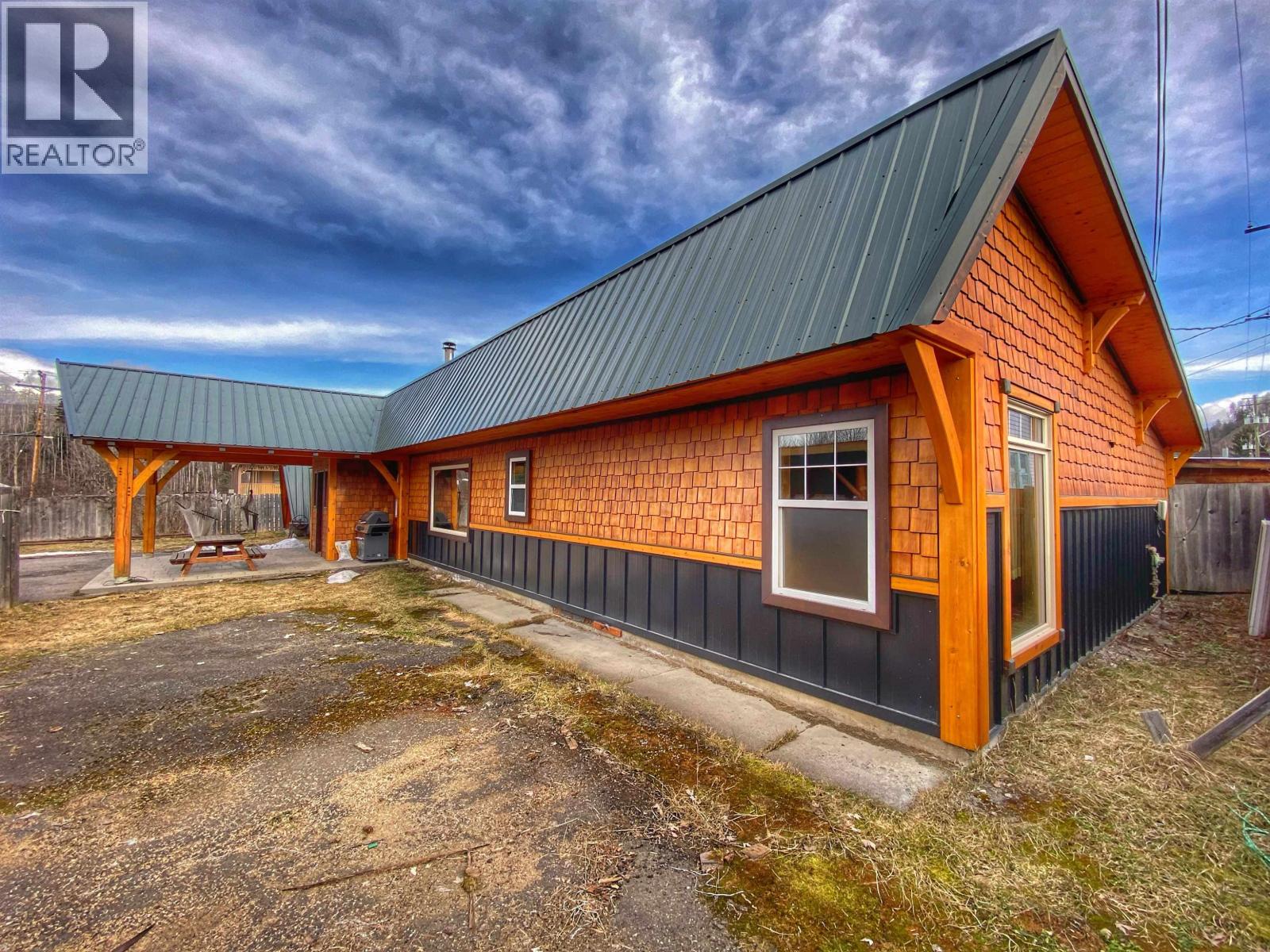 1505 HANKIN Street, Hazelton