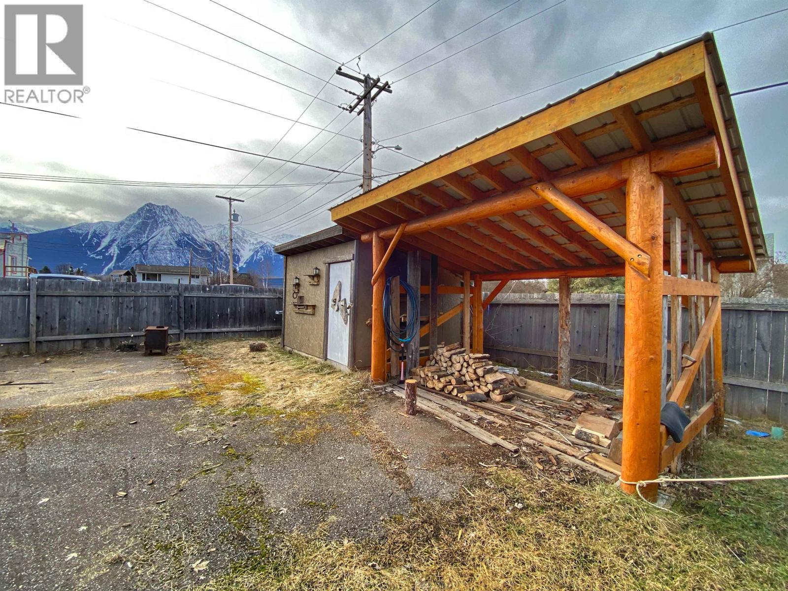 1505 HANKIN Street, Hazelton