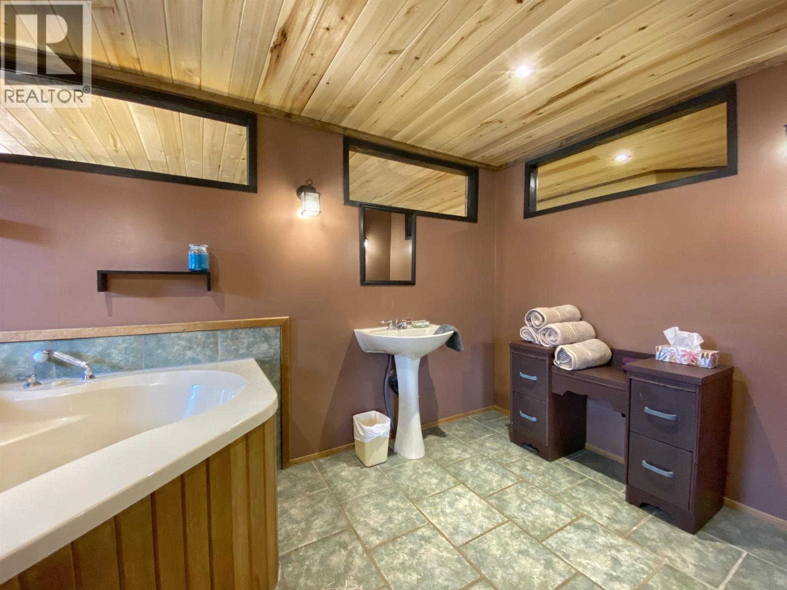 1505 HANKIN Street, Hazelton