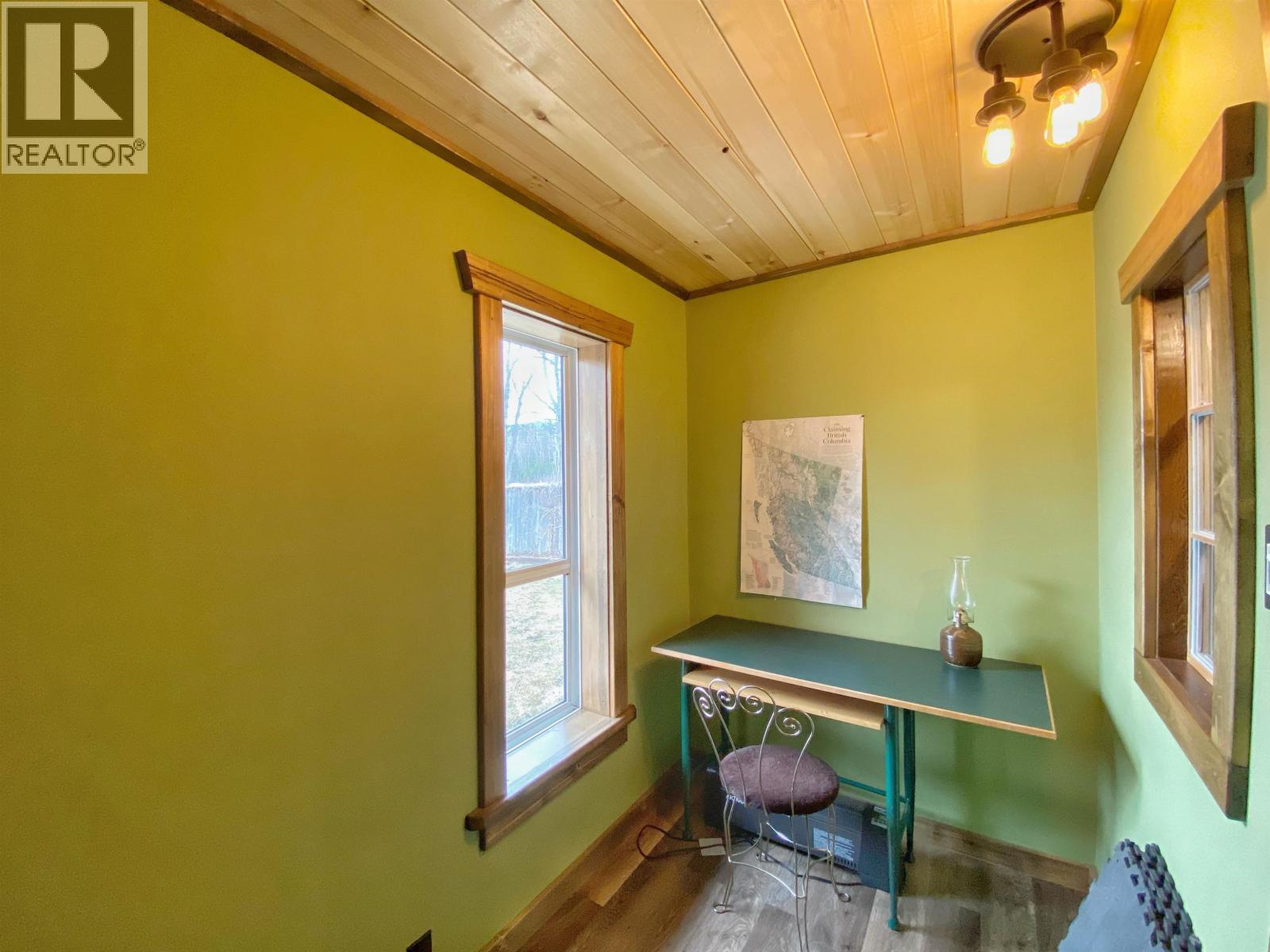 1505 HANKIN Street, Hazelton