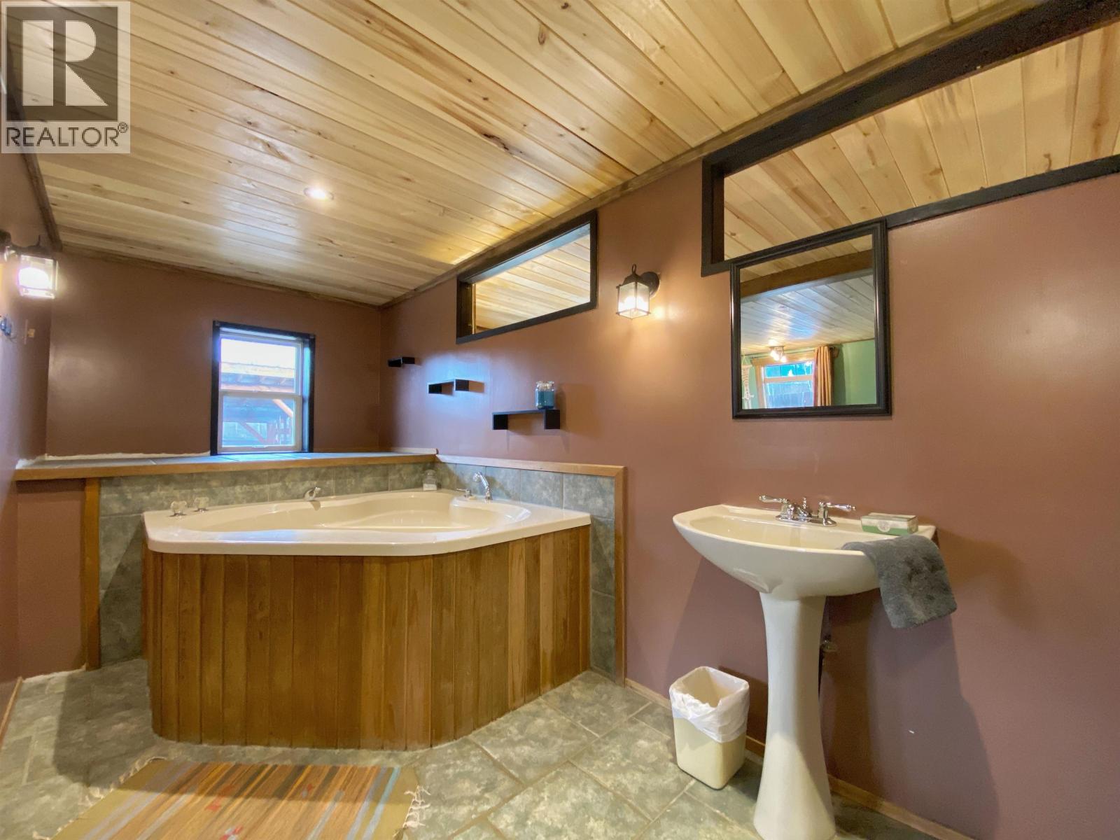 1505 HANKIN Street, Hazelton