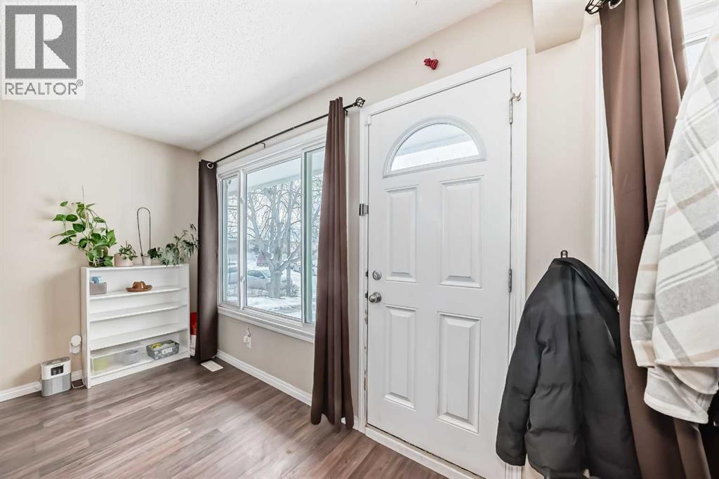Single Family House for Sale in  Dovertree Place SE Dover Calgary 