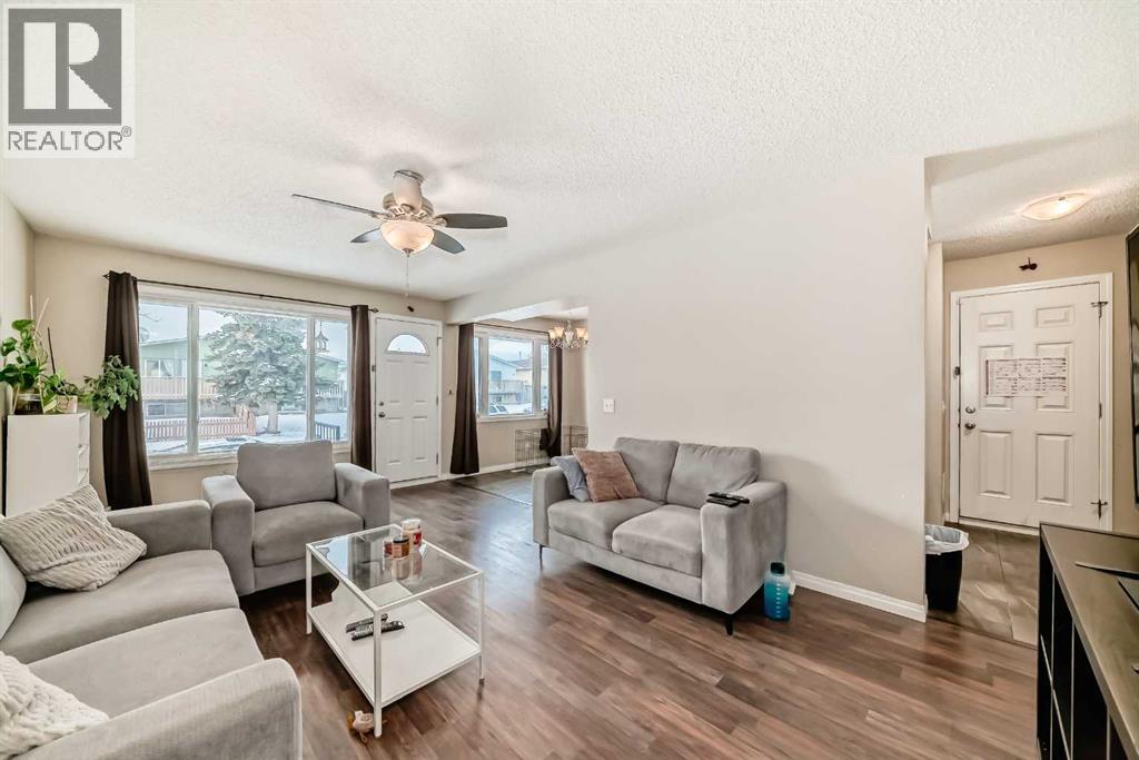 Single Family House for Sale in  Dovertree Place SE Dover Calgary 