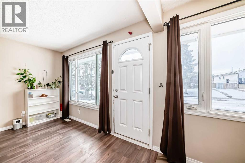 Single Family House for Sale in  Dovertree Place SE Dover Calgary 